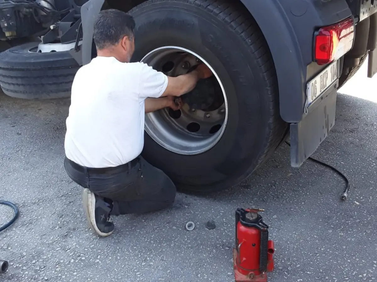 Hozat Oto Lastikçi
